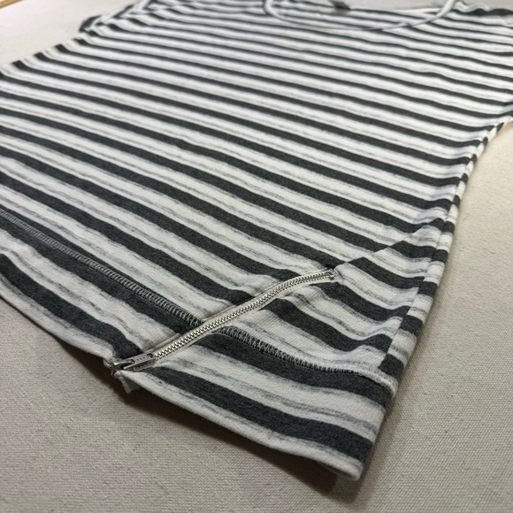 Charcoal Gray and White Striped Short Sleeve Top - Size 14/16 - Picture 4 of 9